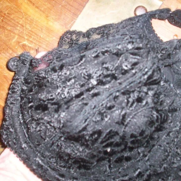 Black Lace Sexy Mysterious Lightly Lined Feminine Underwire Bra Rene Rofe 34B - Picture 11 of 11